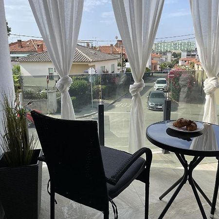 Giovanna Apartment With Terrace And Free Parking 普拉 外观 照片