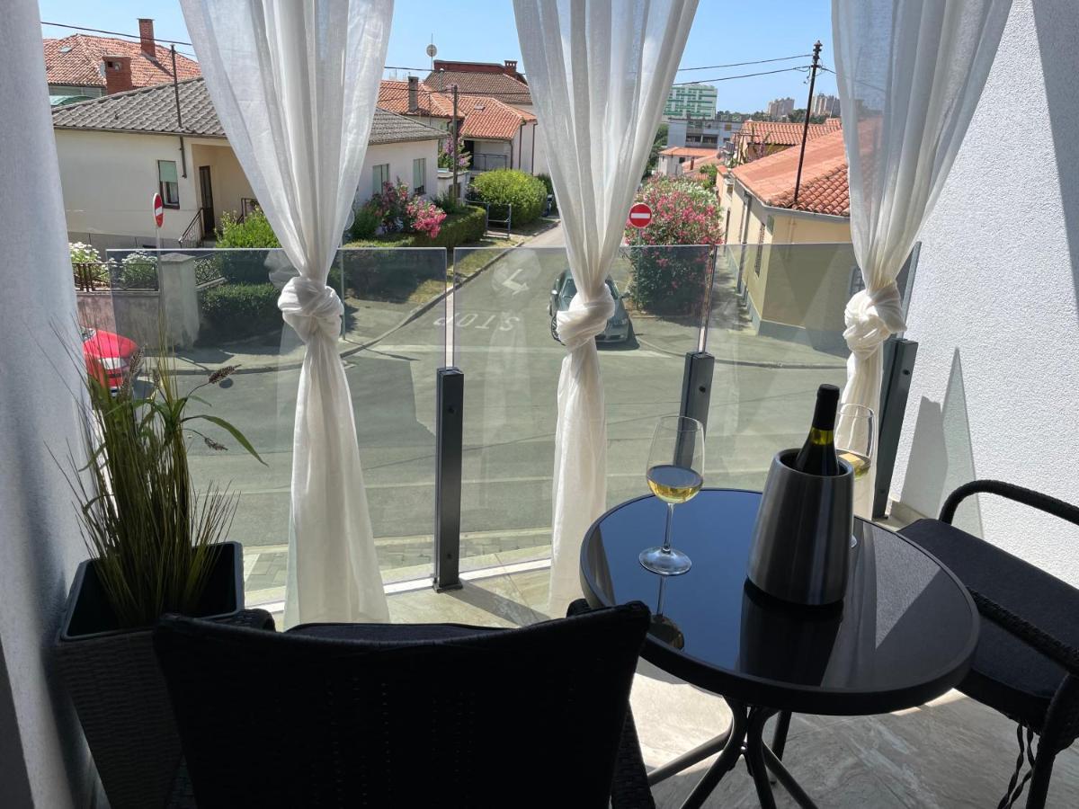 Giovanna Apartment With Terrace And Free Parking 普拉 外观 照片