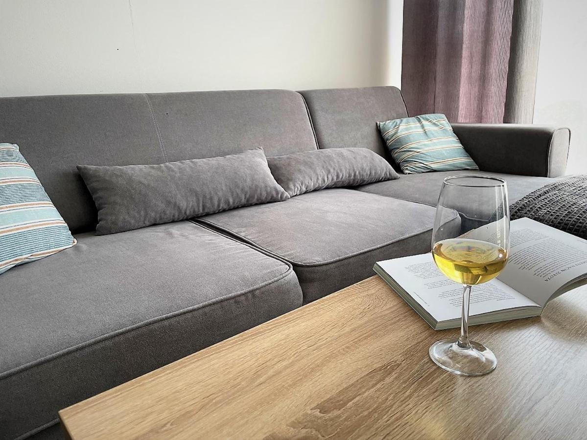 Giovanna Apartment With Terrace And Free Parking 普拉 外观 照片