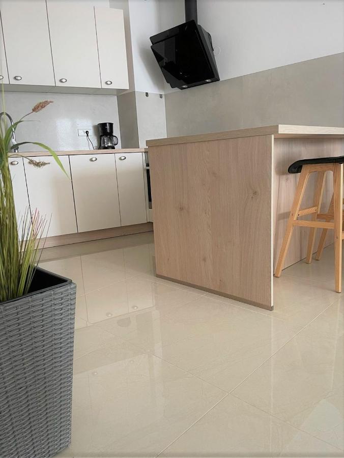 Giovanna Apartment With Terrace And Free Parking 普拉 外观 照片