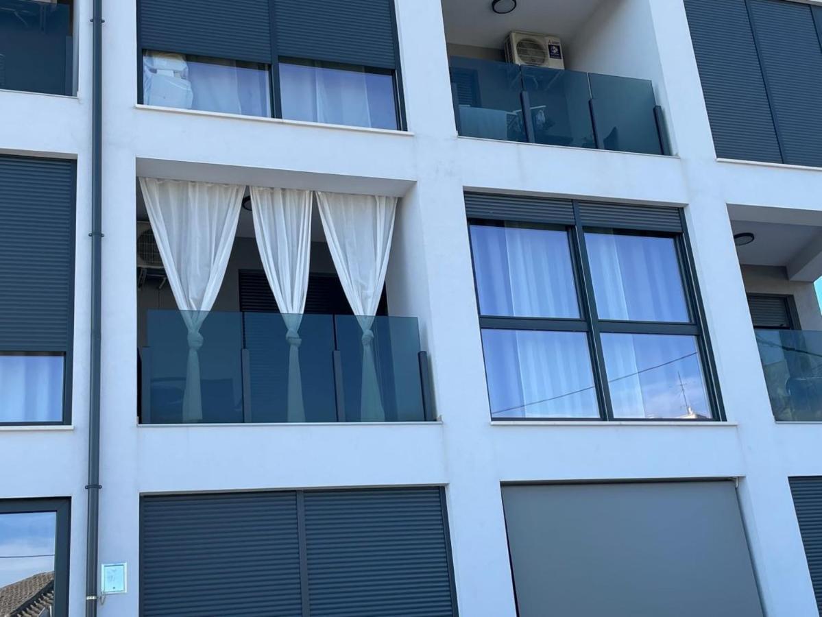 Giovanna Apartment With Terrace And Free Parking 普拉 外观 照片