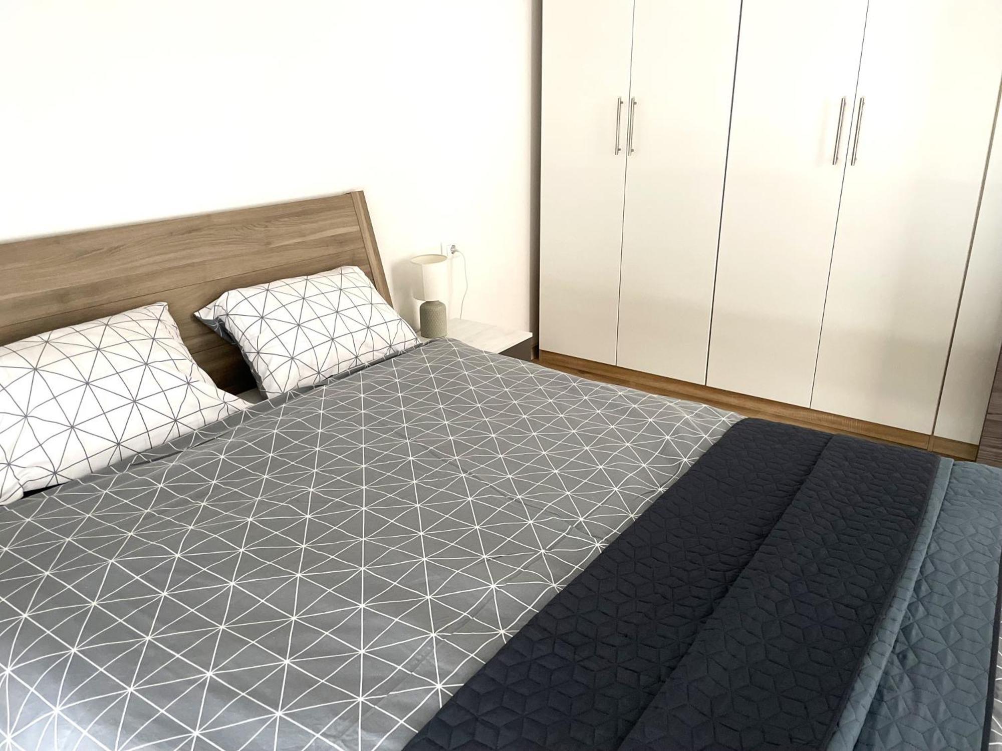 Giovanna Apartment With Terrace And Free Parking 普拉 外观 照片