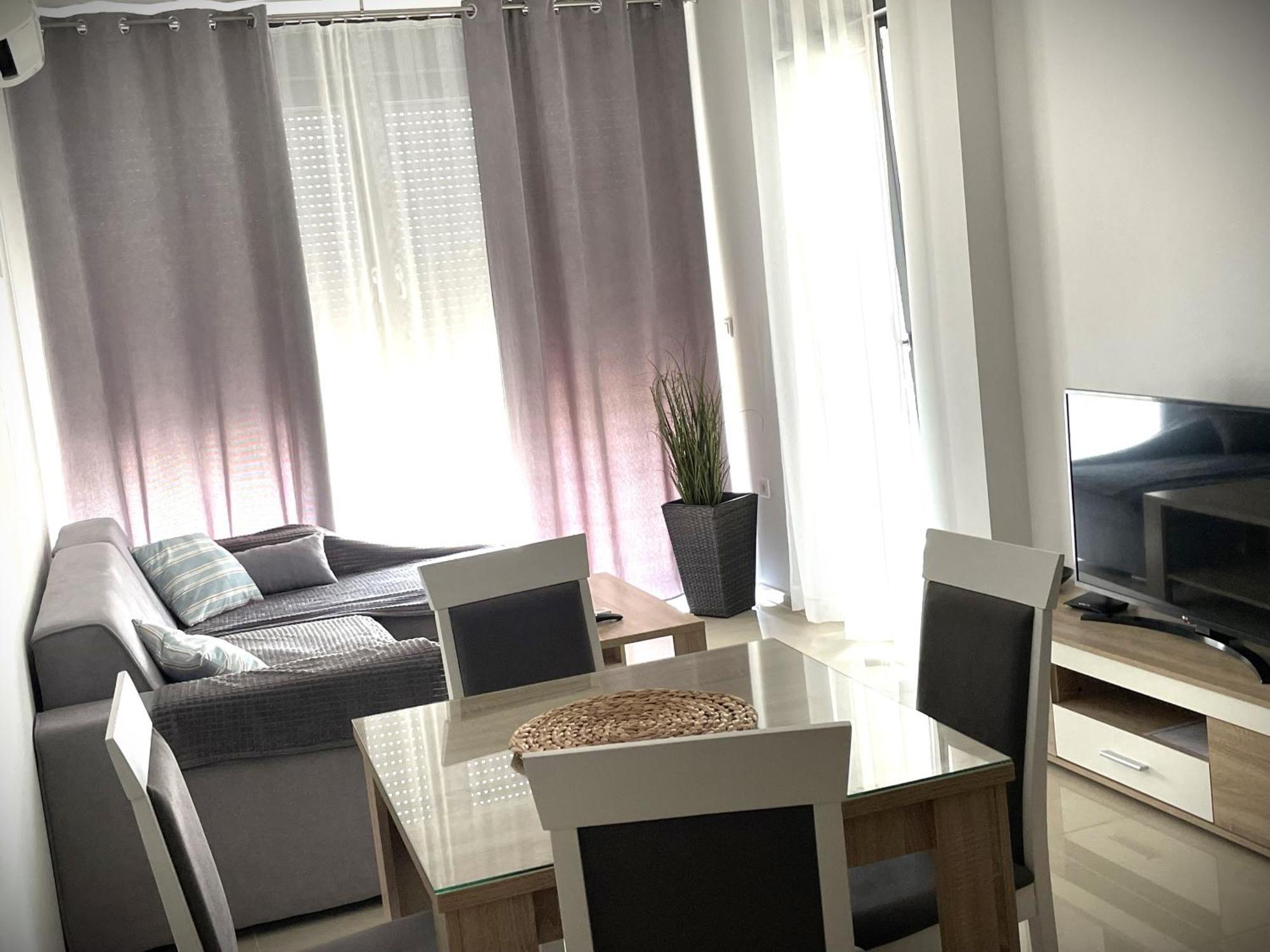Giovanna Apartment With Terrace And Free Parking 普拉 外观 照片