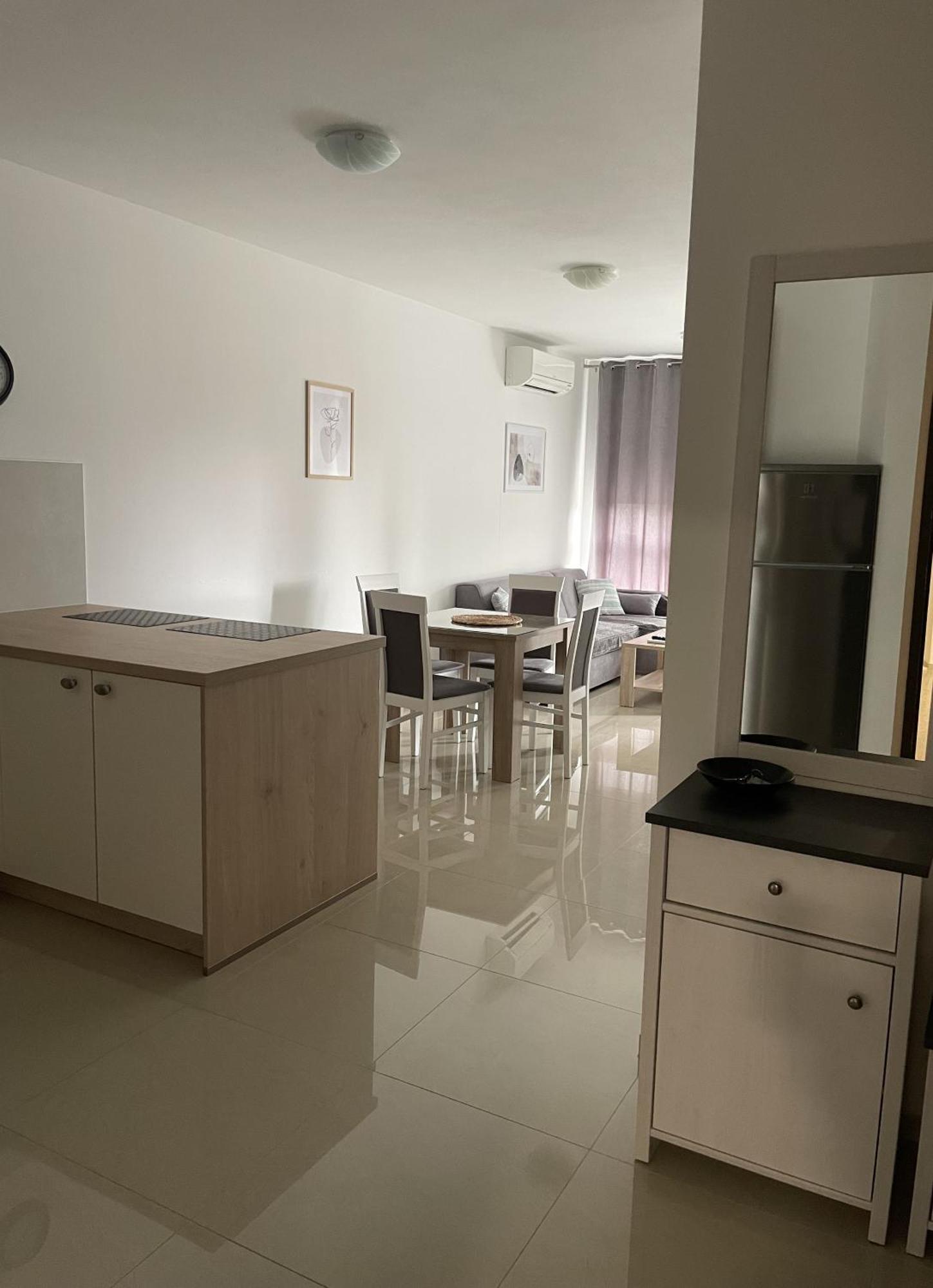 Giovanna Apartment With Terrace And Free Parking 普拉 外观 照片